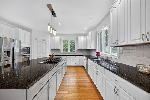 4 Summit Way, Hopkinton, MA 01748