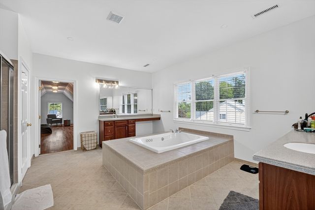 4 Summit Way, Hopkinton, MA 01748