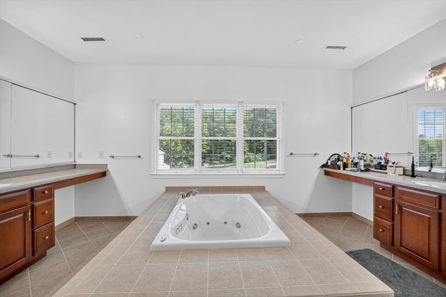 4 Summit Way, Hopkinton, MA 01748