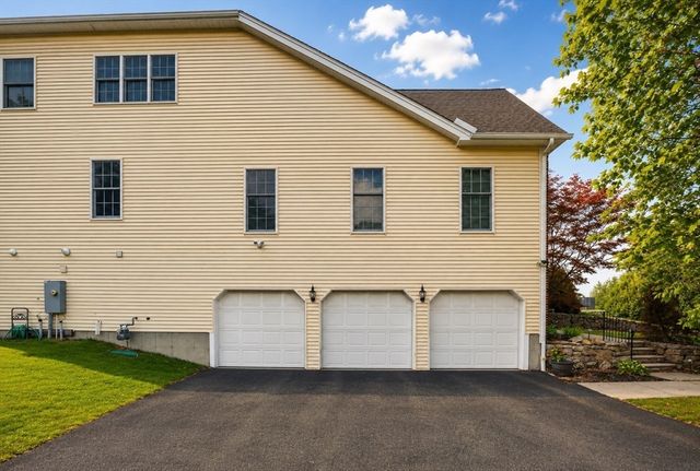 4 Summit Way, Hopkinton, MA 01748