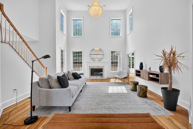 4 Summit Way, Hopkinton, MA 01748