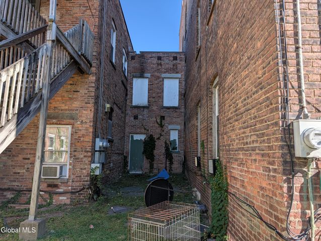 2247 5th Avenue, Troy, NY 12180