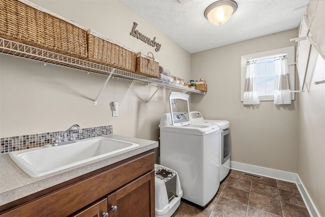 8991 Plantation Drive, Byron Center, MI 49315