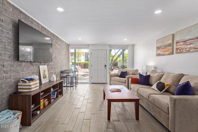 6936 E 4th Street Apt 7, Scottsdale, AZ 85251