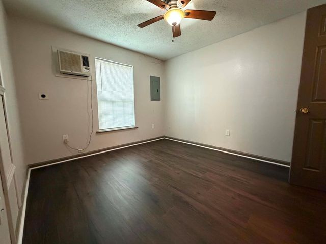 3028 Avenue M 2M, Galveston, TX 77550
