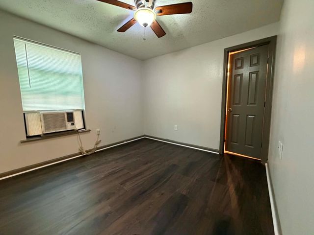 3028 Avenue M 2M, Galveston, TX 77550