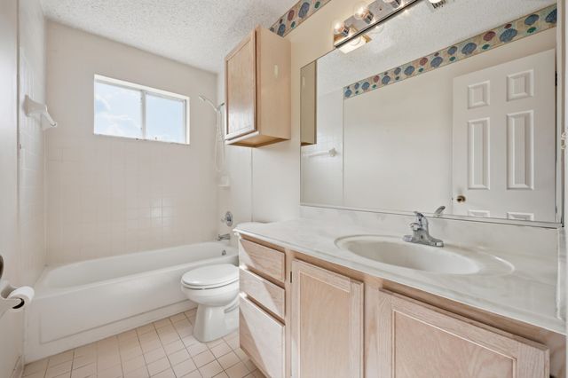 4628 Legends Ln, Elkton, FL 32033