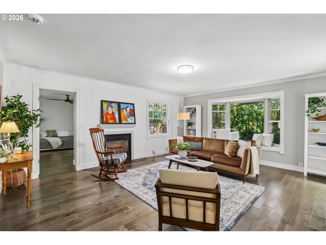 731 Sw MAPLECREST Dr, Portland, OR 97219