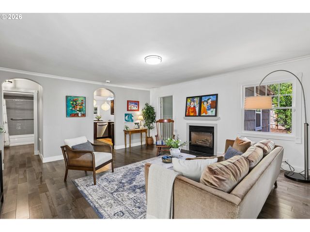 731 Sw MAPLECREST Dr, Portland, OR 97219