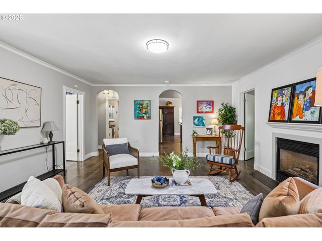 731 Sw MAPLECREST Dr, Portland, OR 97219