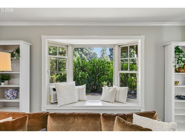 731 Sw MAPLECREST Dr, Portland, OR 97219
