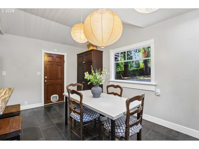 731 Sw MAPLECREST Dr, Portland, OR 97219