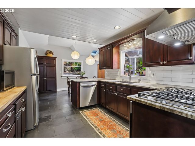 731 Sw MAPLECREST Dr, Portland, OR 97219