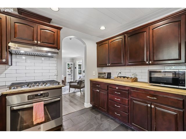 731 Sw MAPLECREST Dr, Portland, OR 97219