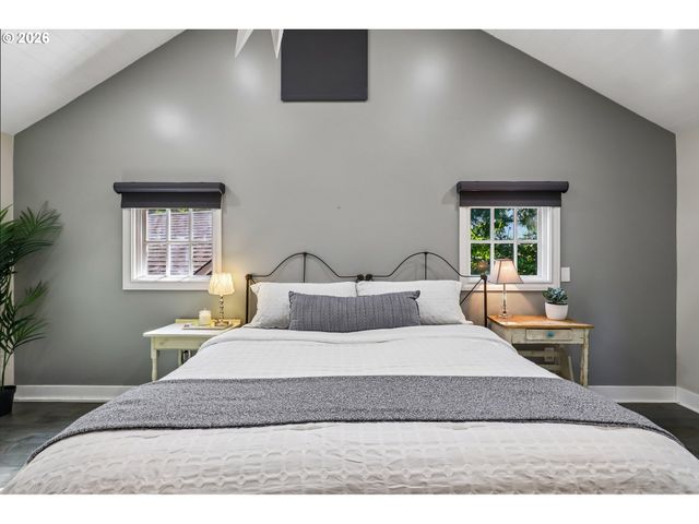 731 Sw MAPLECREST Dr, Portland, OR 97219
