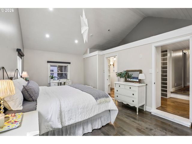 731 Sw MAPLECREST Dr, Portland, OR 97219
