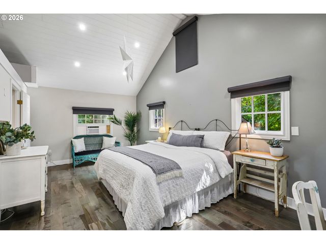 731 Sw MAPLECREST Dr, Portland, OR 97219