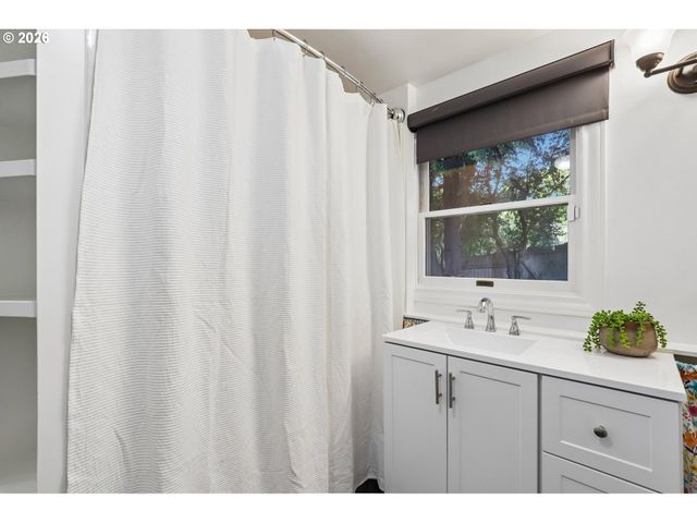 731 Sw MAPLECREST Dr, Portland, OR 97219