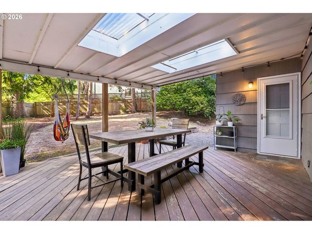 731 Sw MAPLECREST Dr, Portland, OR 97219