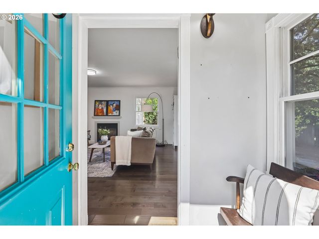 731 Sw MAPLECREST Dr, Portland, OR 97219