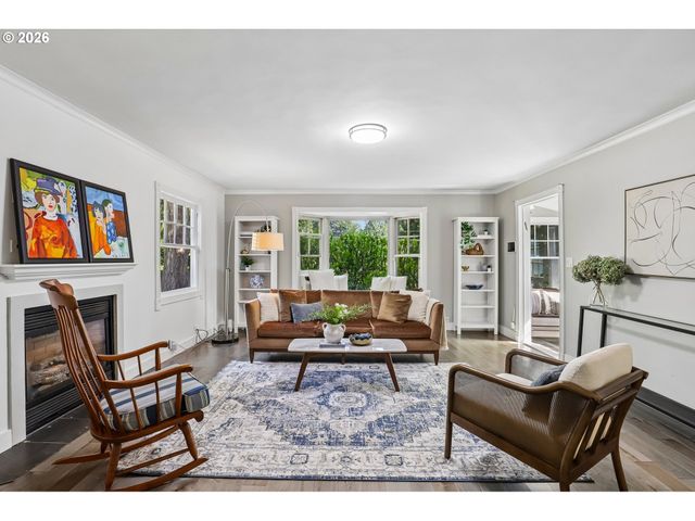 731 Sw MAPLECREST Dr, Portland, OR 97219