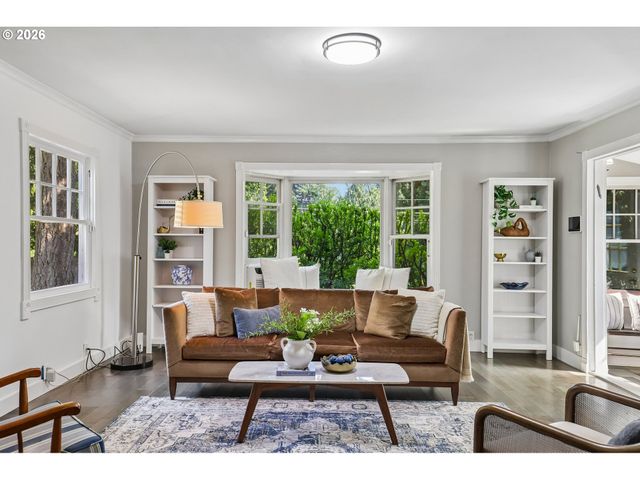 731 Sw MAPLECREST Dr, Portland, OR 97219