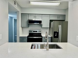 1516 Bay Area Boulevard T2, Houston, TX 77058