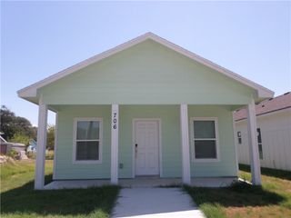 706 N Gagon St, Rockport, TX 78382