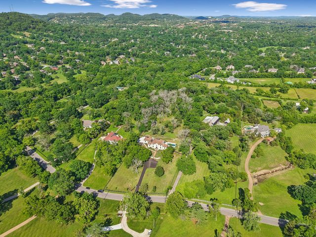 310 Deerwood Ln, Brentwood, TN 37027