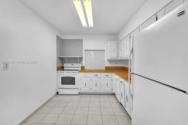 1000 Parkview Dr 229, Hallandale Beach, FL 33009