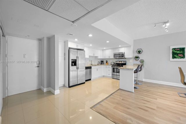 19370 Collins Avenue 225, Sunny Isles Beach, FL 33160