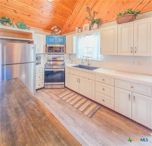 376 Haddock Drive, Palacios, TX 77465