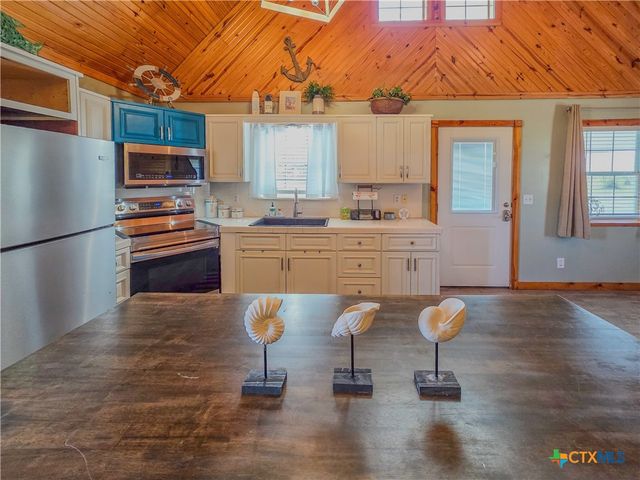 376 Haddock Drive, Palacios, TX 77465