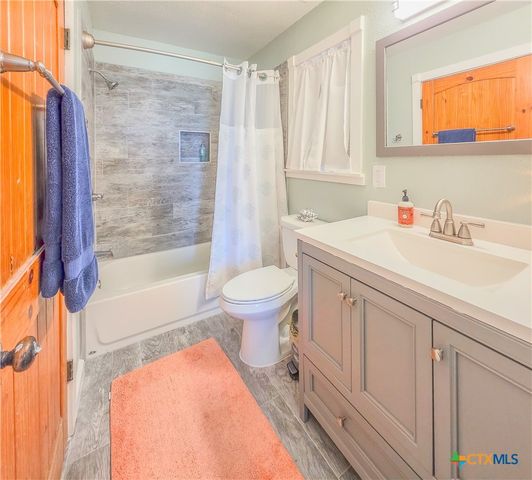 376 Haddock Drive, Palacios, TX 77465