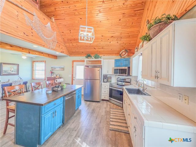 376 Haddock Drive, Palacios, TX 77465