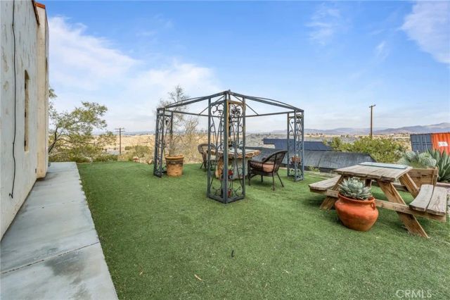 9075 Mesa Vista Street, Apple Valley, CA 92308