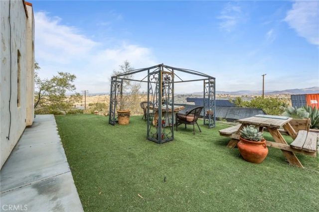 9075 Mesa Vista Street, Apple Valley, CA 92308