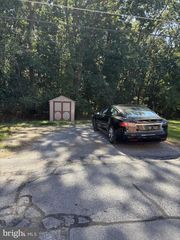 1004 LAURICH DR, Chambersburg, PA 17202
