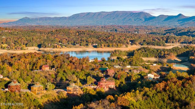 2081 Kerr Rd, Sevierville, TN 37876