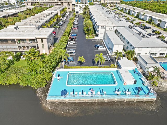 4001 S Ocean Boulevard 209, South Palm Beach, FL 33480