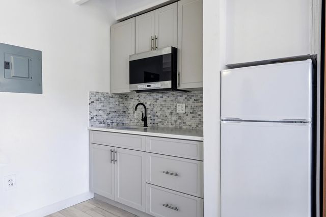 4001 S Ocean Boulevard 209, South Palm Beach, FL 33480