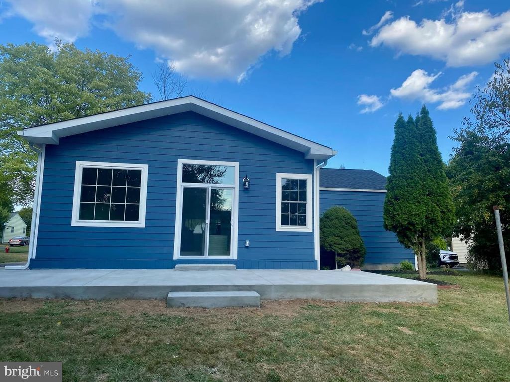 16 SHELBURNE DRIVE, Ewing, NJ 08638