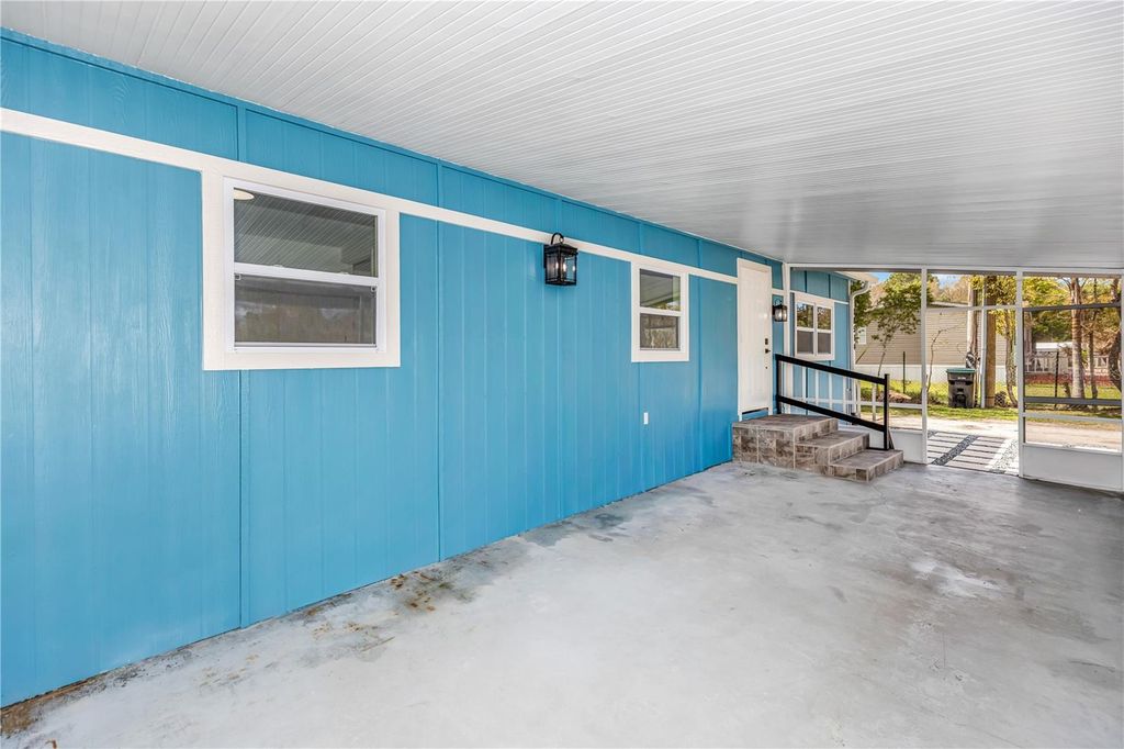 Image 3 of property listing at 18514 SEAFORD AVENUE, Orlando, FL 32820