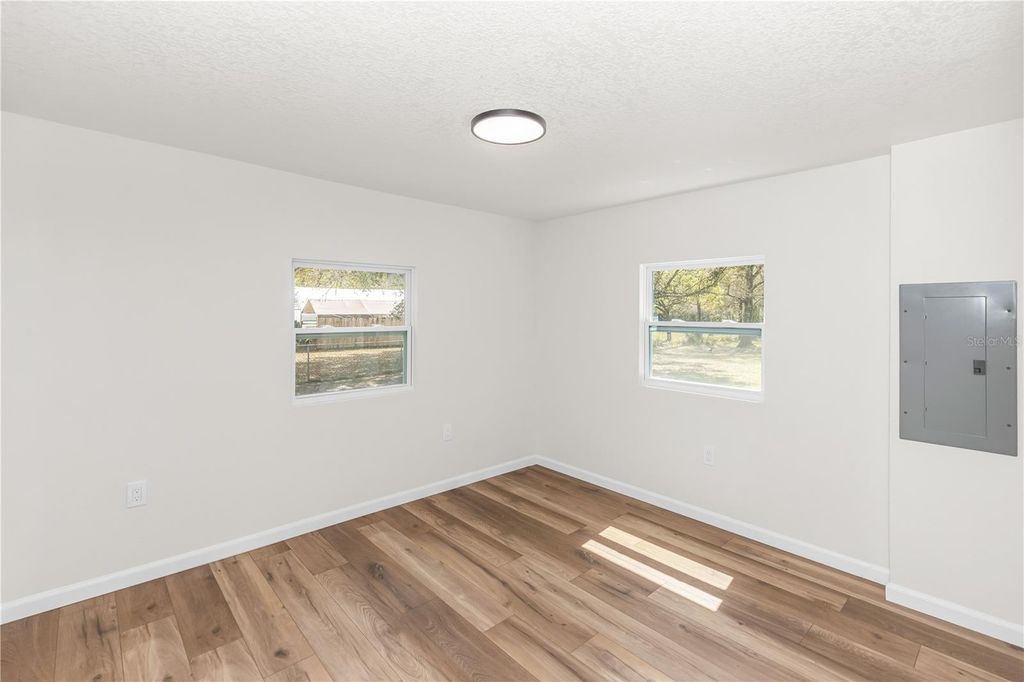 Image 8 of property listing at 18514 SEAFORD AVENUE, Orlando, FL 32820