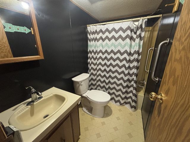 1143 Regina Trail, Wayland, MI 49348