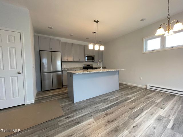 35 Newland Road, Stillwater Village, NY 12170