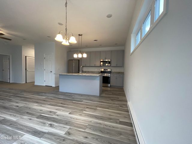 35 Newland Road, Stillwater Village, NY 12170