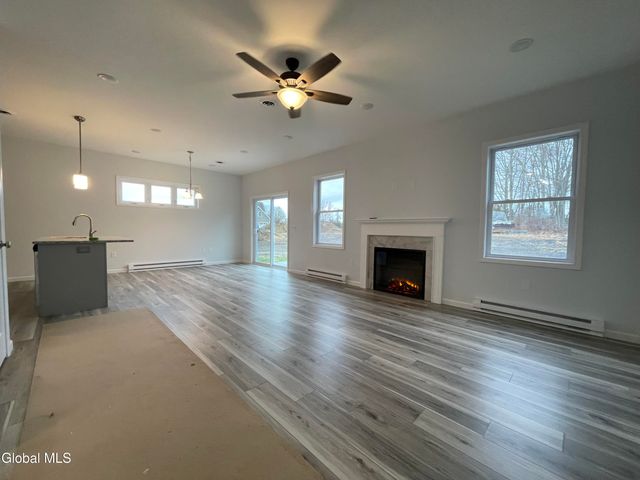 35 Newland Road, Stillwater Village, NY 12170