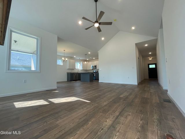 35 Newland Road, Stillwater Village, NY 12170