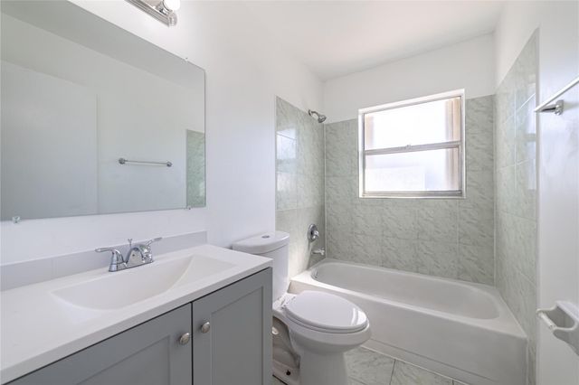 3218 CORAL RIDGE DR 3218, Coral Springs, FL 33071